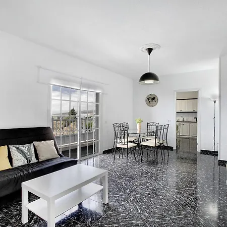 アパート Morales