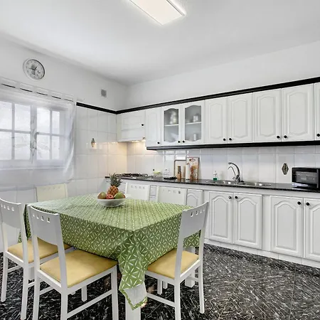 Morales Apartment